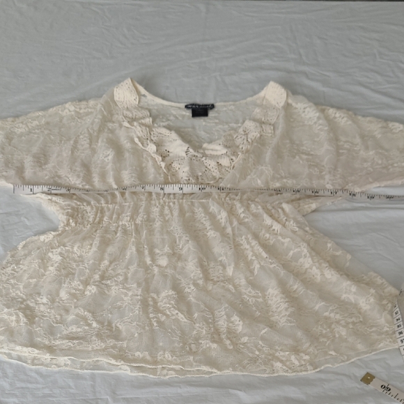 Wet Seal Cream Lace V-Neck Peplum Blouse - Picture 5 of 8